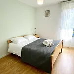 Maison Pour 6 Personnes Avec Garage Et Jardin