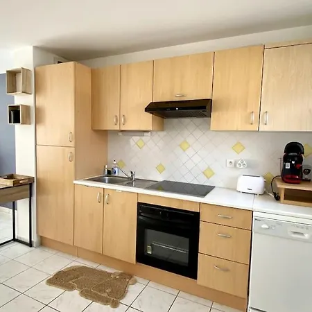 Maison Pour 6 Personnes Avec Garage Et Jardin بيت للعطل